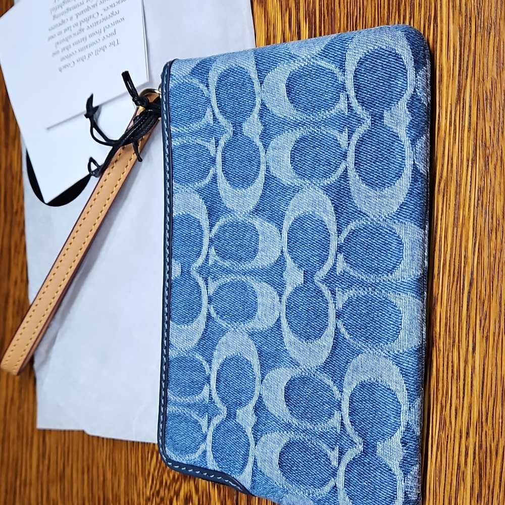 Coach Corner Zip Wristlet In Signature Denim NWT - Picture 5 of 8